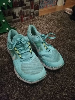 Zapatillas Nike N. 39 verde agua de segunda mano por 12 EUR en Beranga en  WALLAPOP