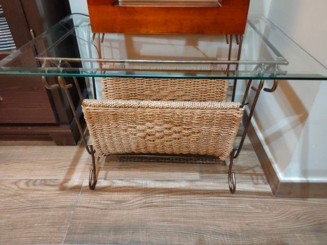 Mesita baja de mimbre y forja