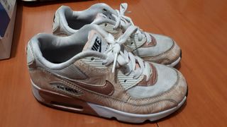 Zapatillas de niña talla 32. Nike air max de segunda mano por 8 EUR en  Málaga en WALLAPOP