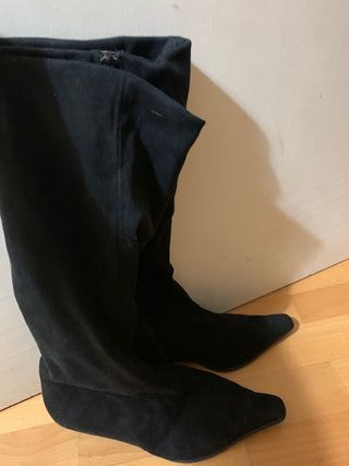 Botas ante elásticas de segunda mano por 15 EUR en Poligono Industrial  Alcobendas en WALLAPOP
