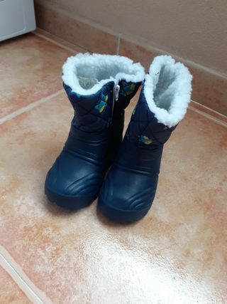 Botas nieve talla 21-22 de segunda mano por 8 EUR en Azuqueca de Henares en  WALLAPOP