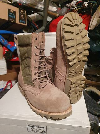 Botas militares de segunda mano por 50 EUR en Burgos en WALLAPOP