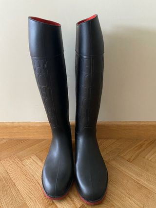 Botas agua Carolina Herrera de segunda mano por 100 EUR en Pozuelo de  Alarcón en WALLAPOP