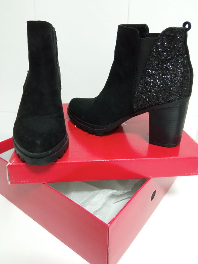 botines negros con brillantes