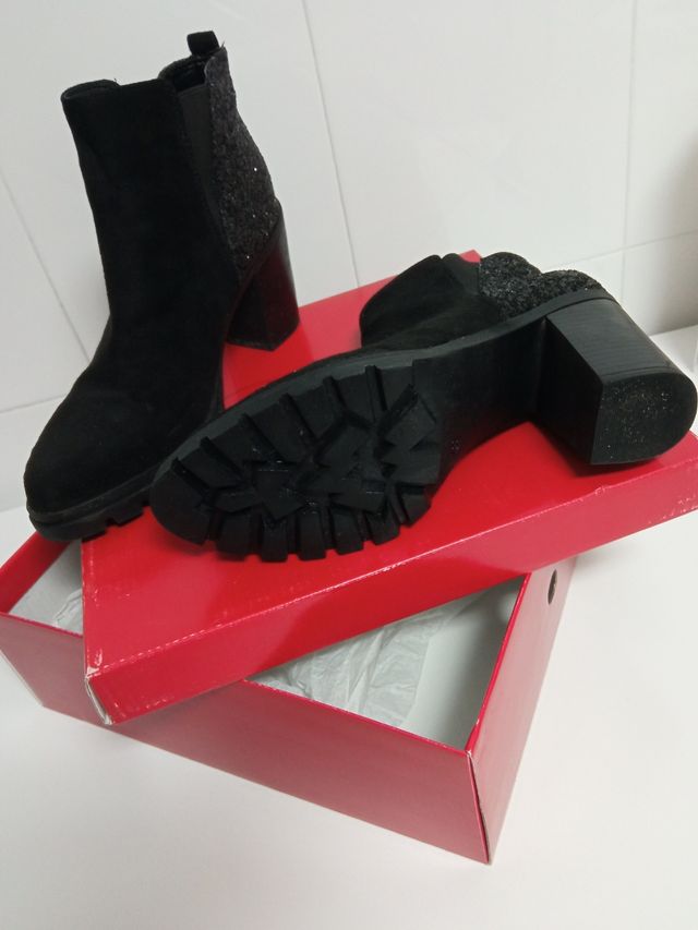 botines negros con brillantes