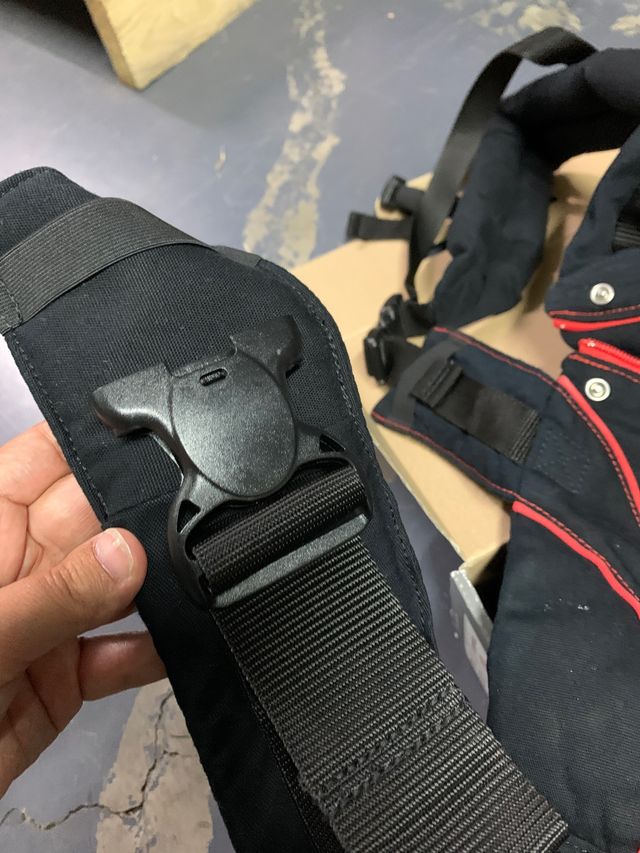 Manduca negra y roja