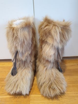 BOTAS APRESKI NUM.36 de segunda mano por 40 EUR en Valladolid en WALLAPOP