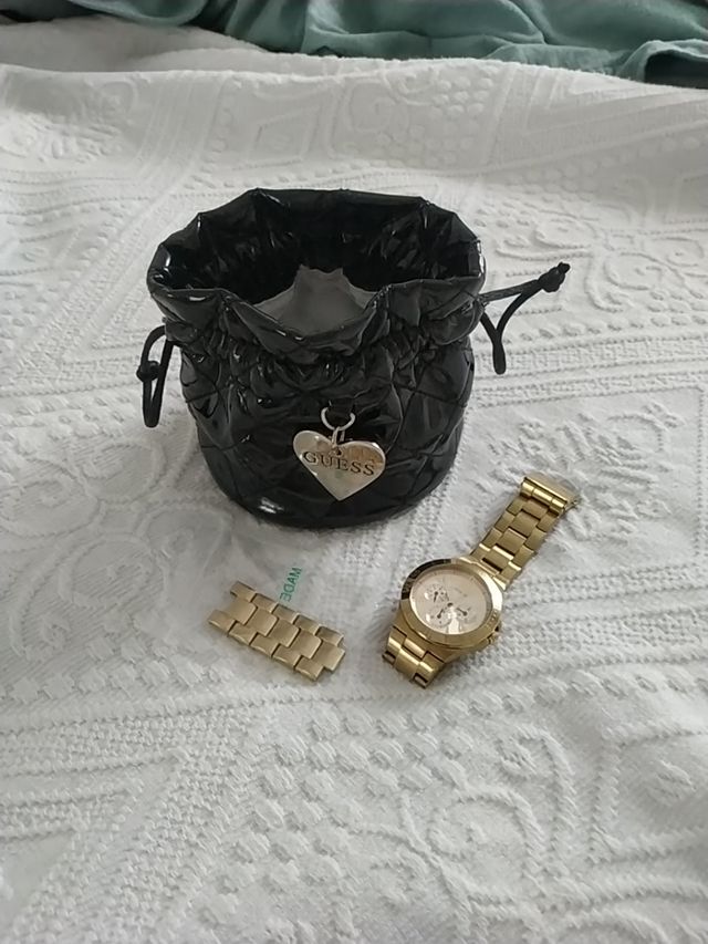 Reloj guess dorado