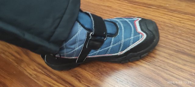 MONO ESQUÍ Y BOTAS MONTAÑA NIÑO