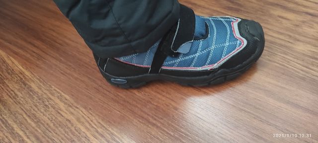 MONO ESQUÍ Y BOTAS MONTAÑA NIÑO