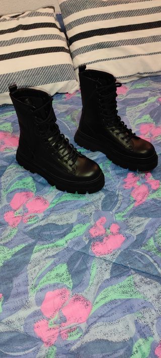 BOTAS BERSHKA HOMBRE N° 42 de segunda mano por 30 EUR en Campanillas en  WALLAPOP