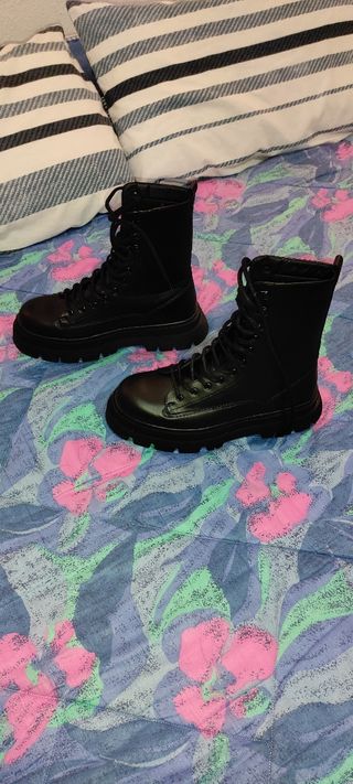 BOTAS BERSHKA HOMBRE N° 42 de segunda mano por 30 EUR en Campanillas en  WALLAPOP