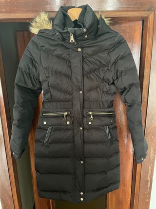 Abrigo plumas de mujer negro Stradivarius talla S de segunda mano por 30  EUR en Madrid en WALLAPOP