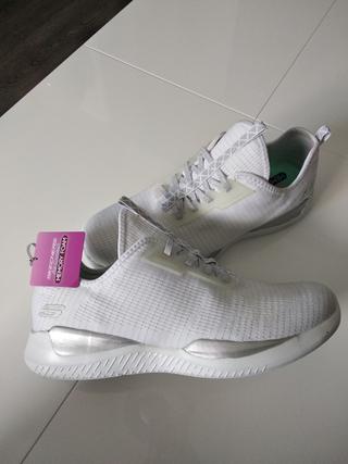 Zapatillas Skechers de segunda mano en Sevilla en WALLAPOP