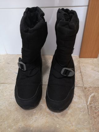 Botas nieve negras niño\\/a T. 34 de segunda mano por 15 EUR en Manresa en  WALLAPOP