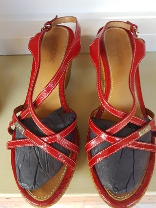 SANDALIA GEOX ROJA de segunda mano por 10 EUR en Lleida en WALLAPOP