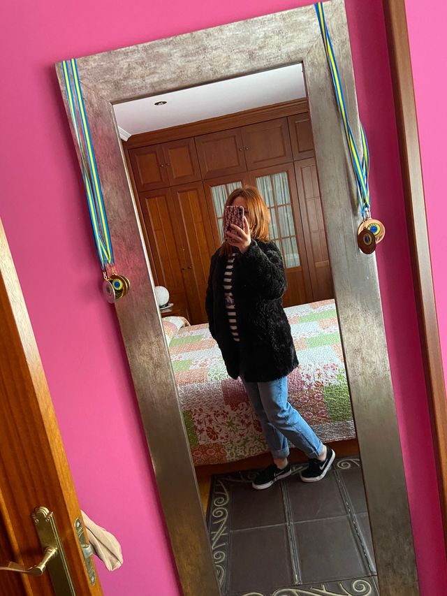 Abrigo negro de peluche talla s de chica!!