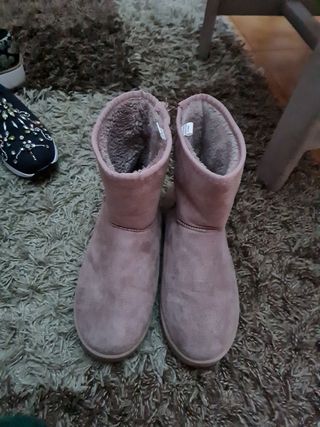 Botas afelpadas color rosa de segunda mano por 6 EUR en Valencia en WALLAPOP
