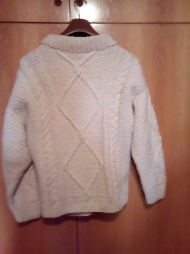 CHAQUETA DE LANA BEIGE CON CREMALLERA HECHA A MANO