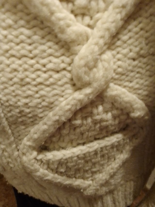 CHAQUETA DE LANA BEIGE CON CREMALLERA HECHA A MANO