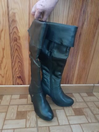 Botas Tipo Mosquetero Mujer de segunda mano por 15 EUR en Leganés en  WALLAPOP
