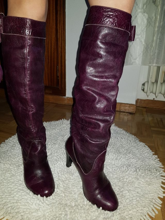 Botas piel  color morado ...granate