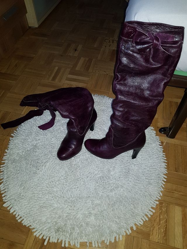 Botas piel  color morado ...granate