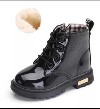 Botas negras brillantes niña talla 21 de segunda mano por 10 EUR en  Móstoles en WALLAPOP