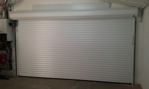 Instalar y Reparar Puertas de Garaje Enrollables en Barcelona en WALLAPOP
