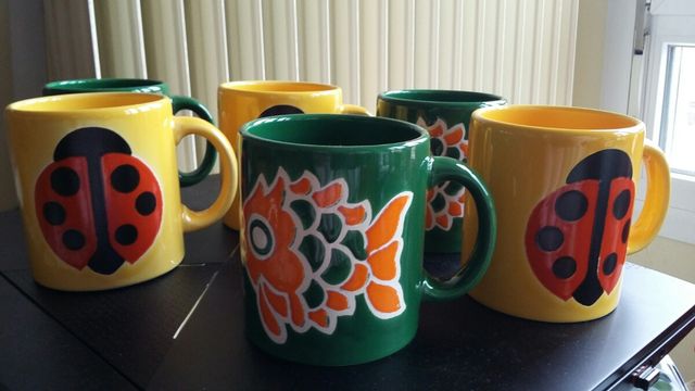 6 tazas de cerámica.