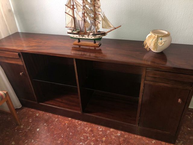 MUEBLE SALON COLOR CAOBA de segunda mano por 45 € en Sevilla en WALLAPOP