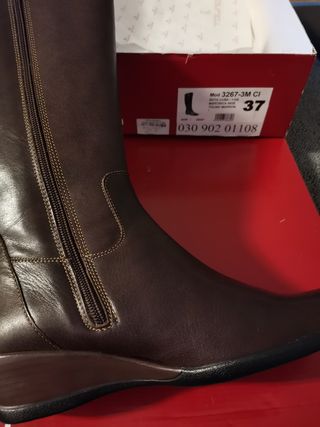 Botas altas marca tolino ancho 3 de segunda mano por 90 EUR en Alcorcón en  WALLAPOP