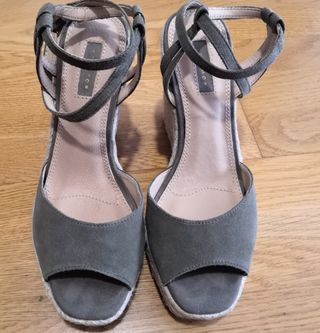 Sandalias mujer cuña.Talla 39. Usadas 2 veces de segunda mano por 10 EUR en  Lleida en WALLAPOP