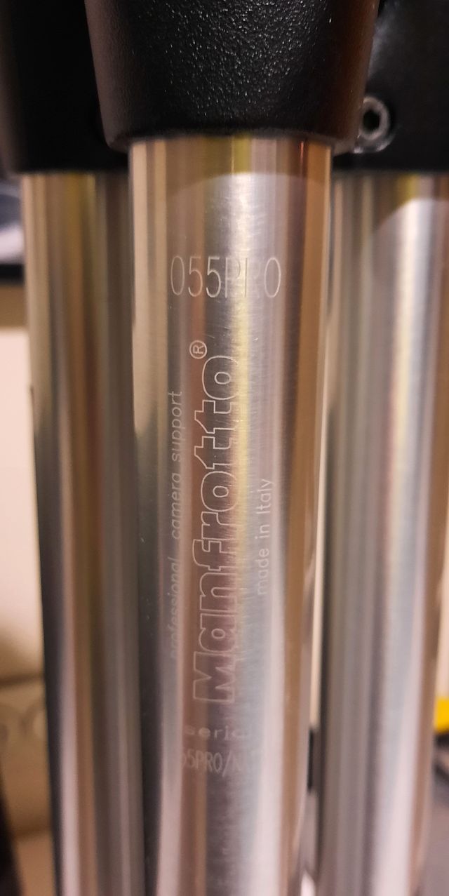 Trípode Manfrotto 055Pro + Funda original + Rotula