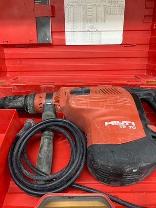 HILTI TE 70. Taladro Percutor Profesional de segunda mano por 1.200 EUR en  Nueva Andalucia en WALLAPOP