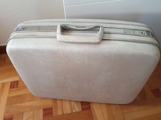 Rebajada Maleta antigua blanca SAMSONITE de segunda mano por 40 EUR en  Madrid en WALLAPOP