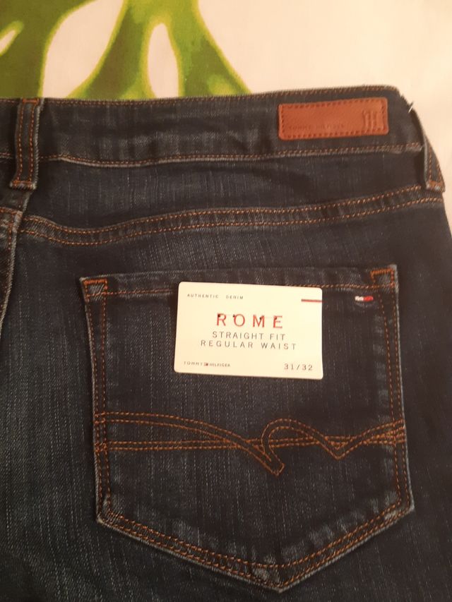 tejano Tommy Hilfiguer a estrenar