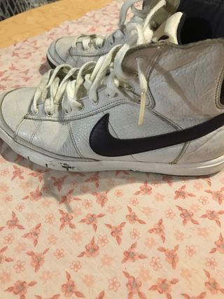 Deportivas Nike abotinadas de segunda mano por 5 EUR en San Sadurniño en  WALLAPOP