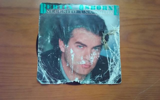 SINGLES DE VINILO. (3 singles 5 euros)