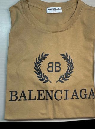 Balenciaga Camiseta de segunda mano por 190 EUR en Barcelona en WALLAPOP