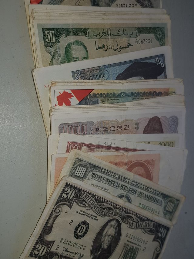 40 billetes monedas del mundo