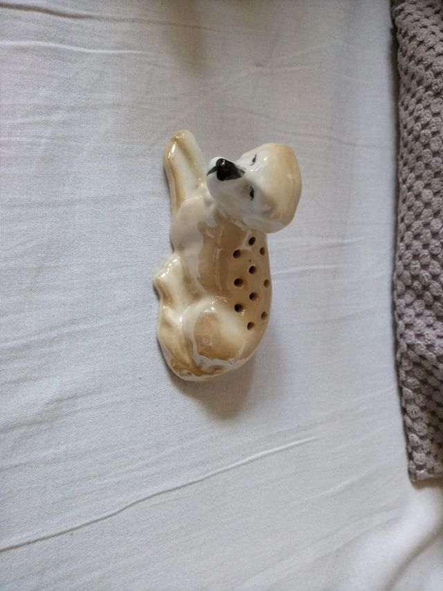 Salero. Perro de pocelana antiguo.