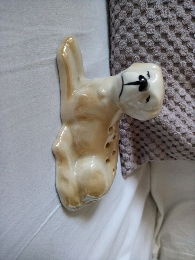 Salero. Perro de pocelana antiguo.