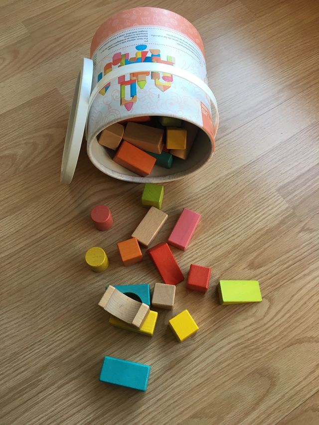 Juego piezas de madera.