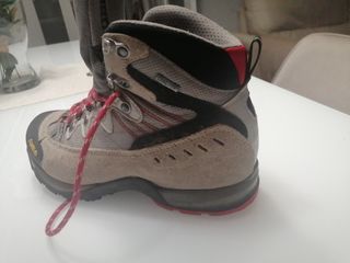 Botas ASOLÓ montaña mujer de segunda mano por 40 EUR en Madrid en WALLAPOP