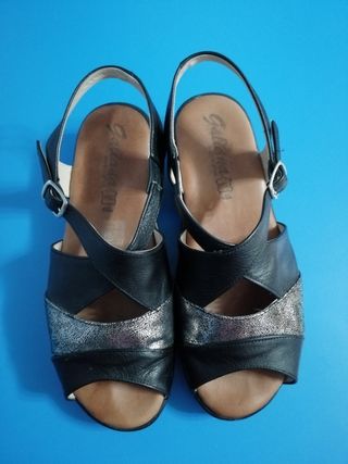 Sandalias descanso piel mujer 39 de segunda mano por 8 EUR en Parla en  WALLAPOP