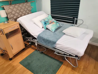 Cama eléctrica elevable 105 con carro elevador