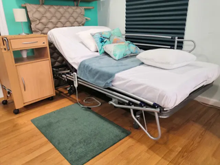 Cama eléctrica elevable 105 con carro elevador