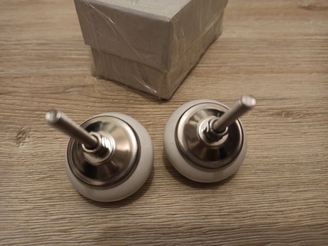 Tiradores-pomos de cerámica