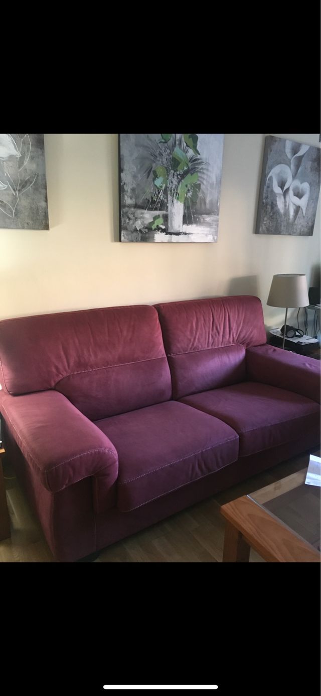 Sofá tres plazas color Burdeos